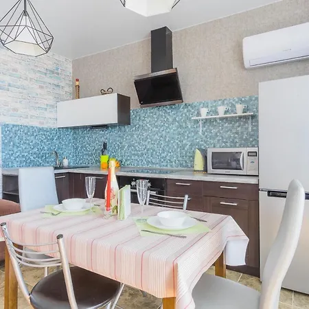Репина, 4 *